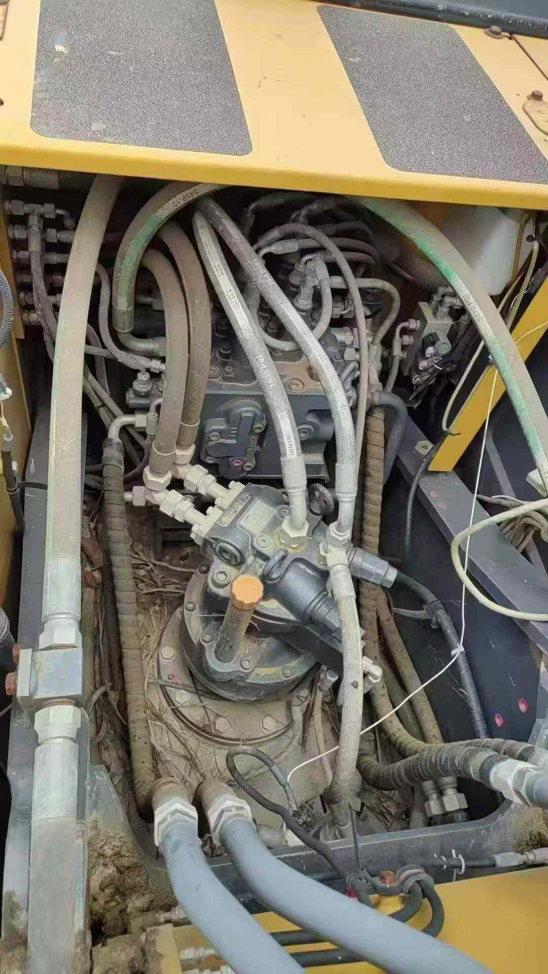 Buy XCMG XE135B Used Excavator / 2