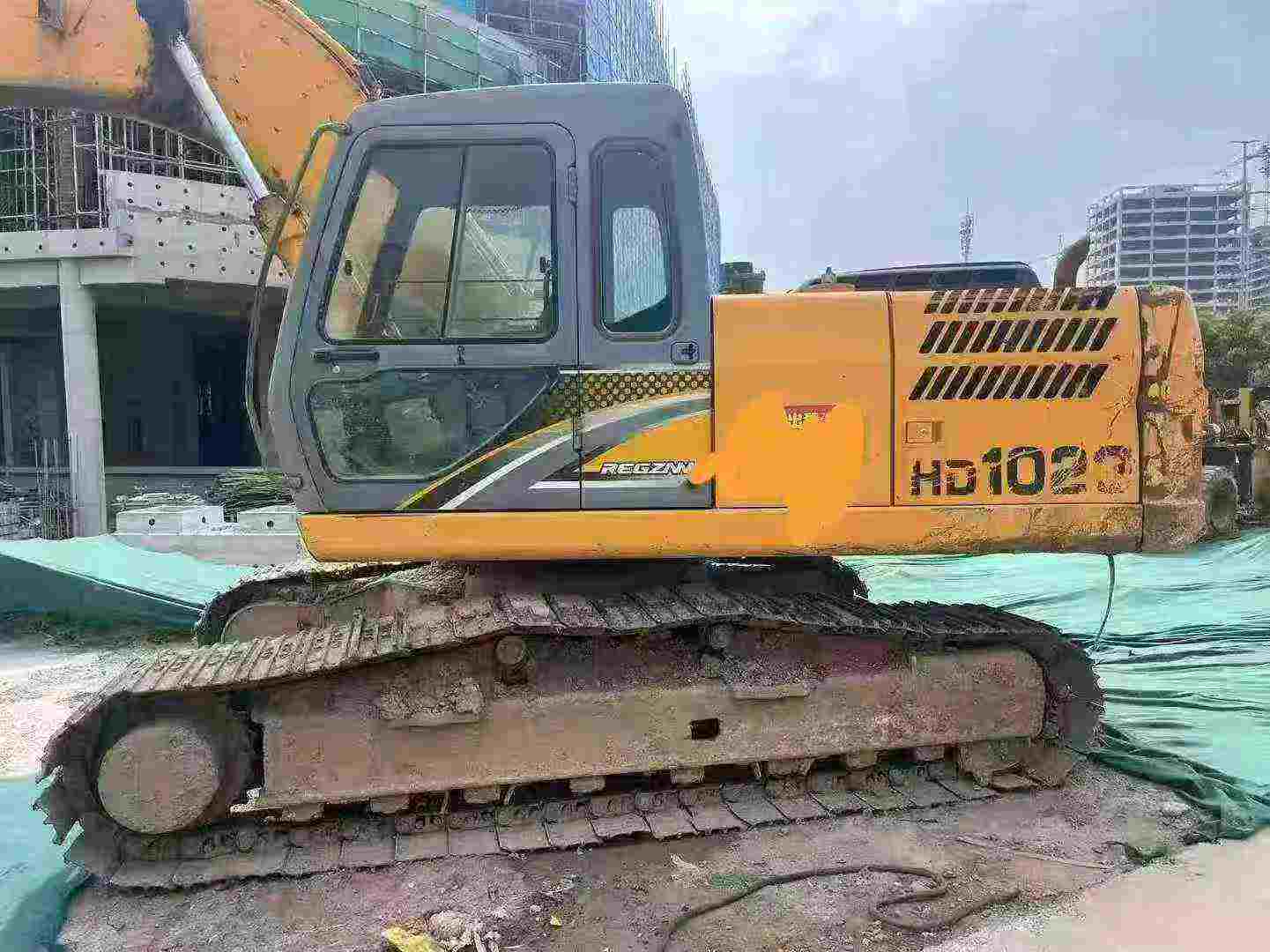 Buy Kato HD1023 Used Excavator / 4