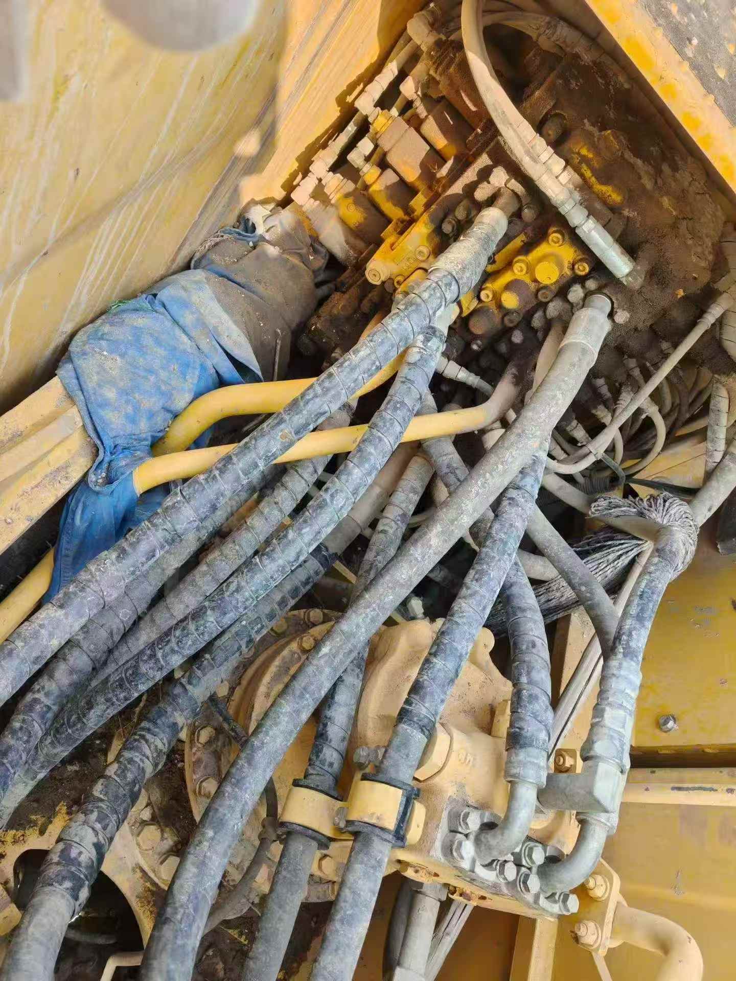 Buy Komatsu PC200 Used Excavator / 6