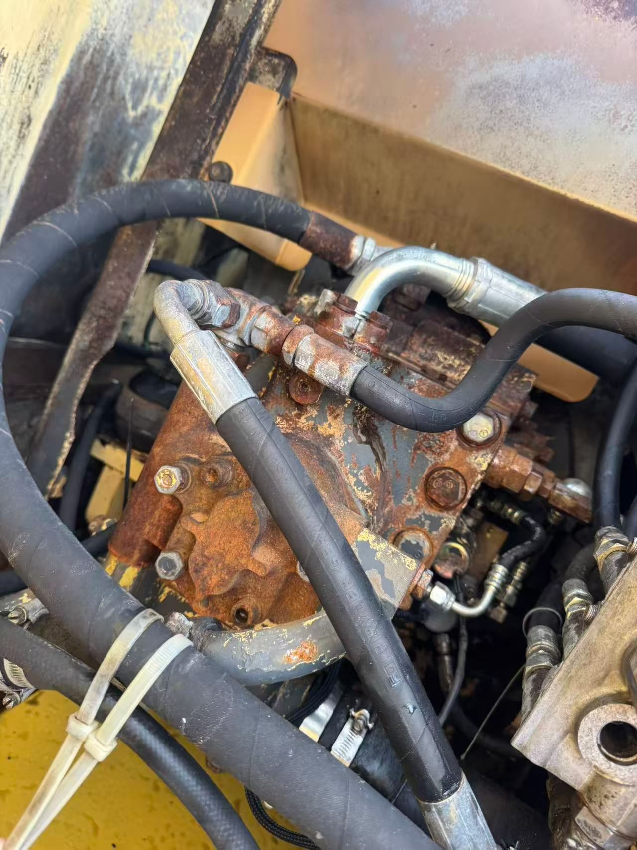 Buy Komatsu PC100-6E Used Excavator / 7