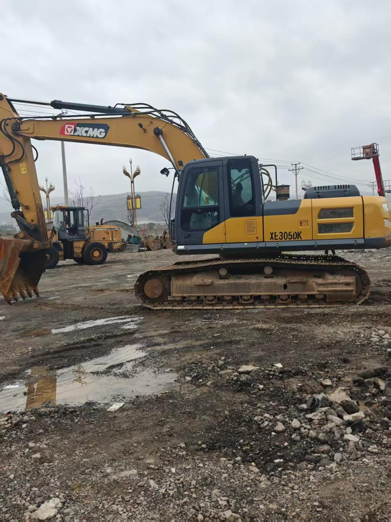 Buy XCMG XE270DK Used Excavator / 2