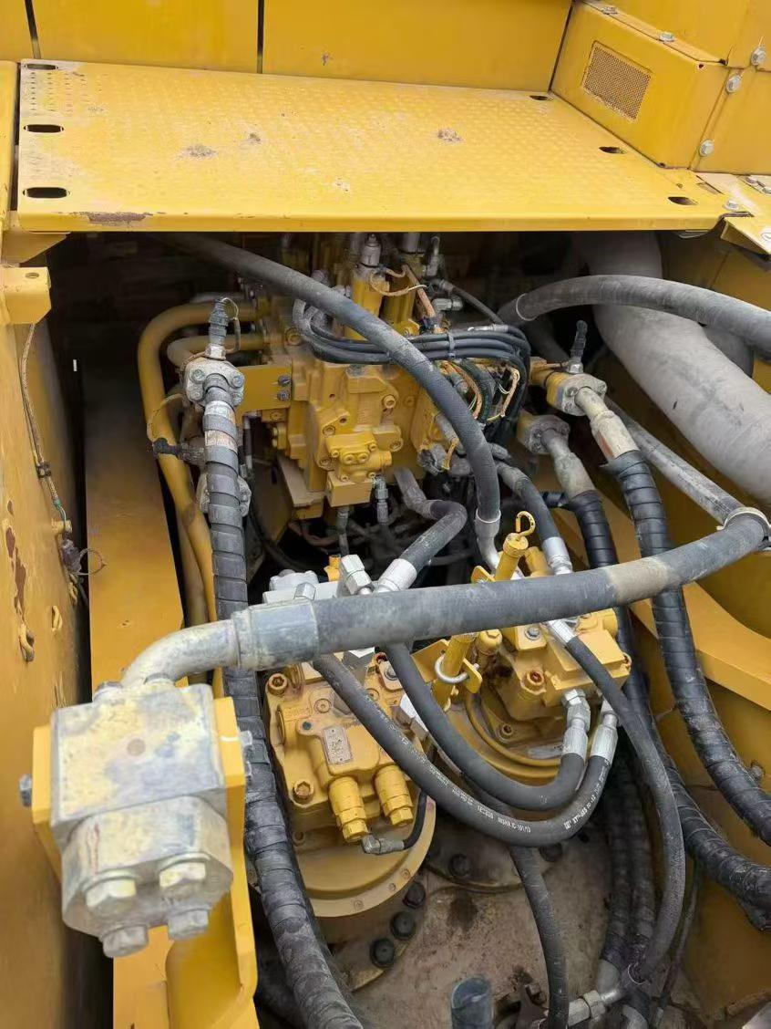 Buy Caterpillar CAT352  Used Excavator / 8