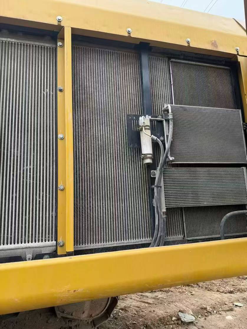 Buy Caterpillar CAT352  Used Excavator / 4