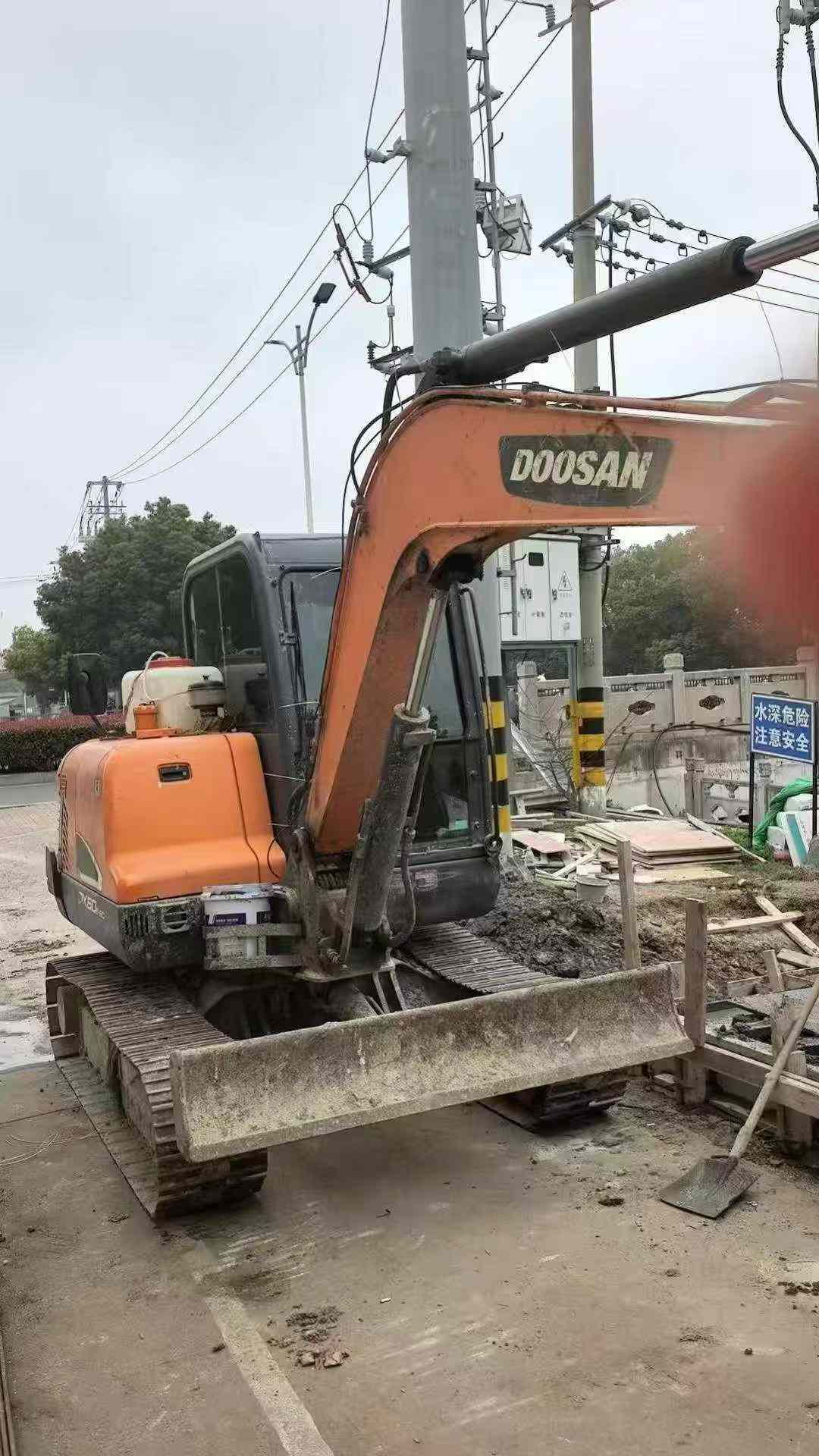 Buy Doosan DH60 Used Excavator / 6