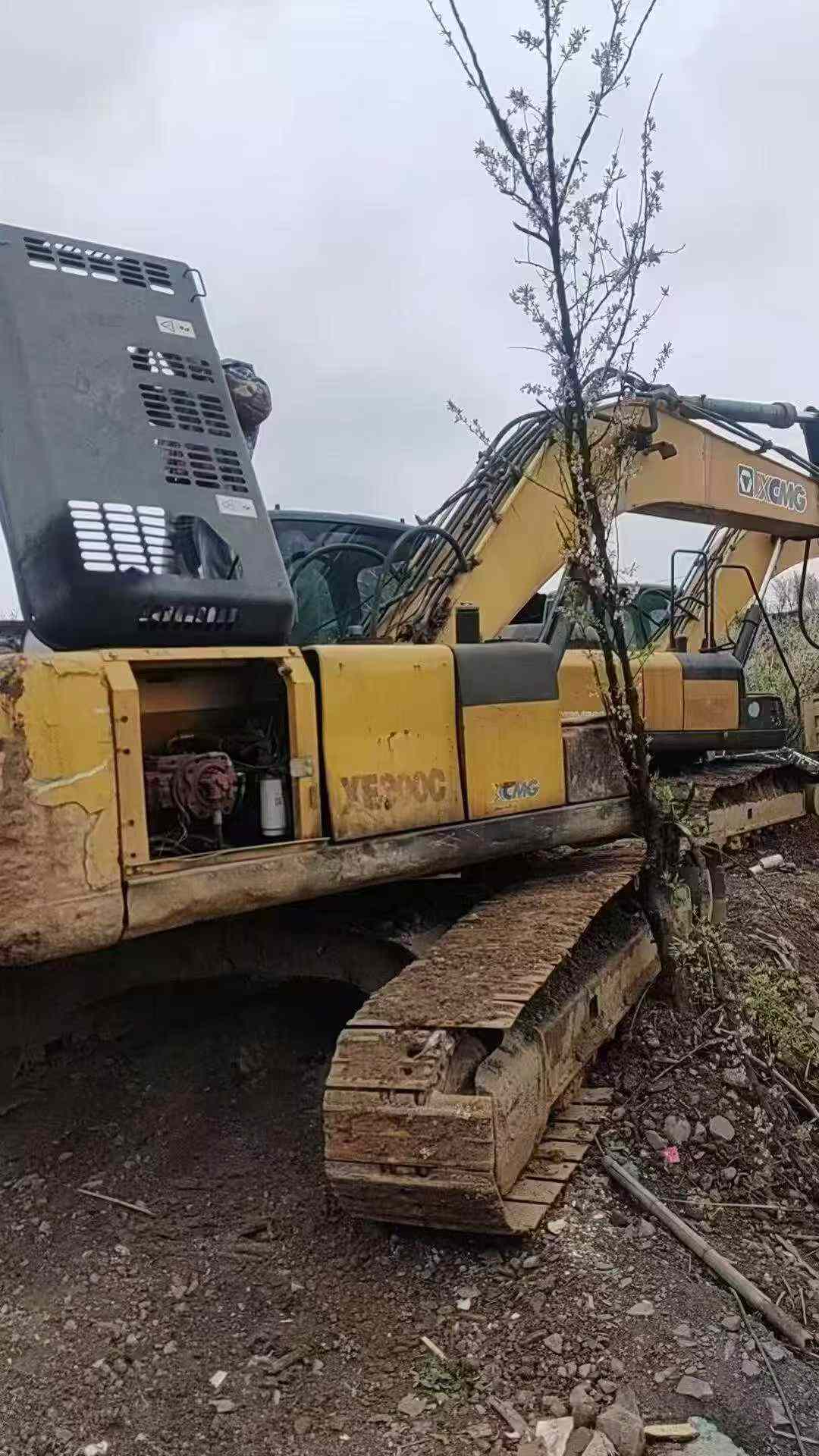 Buy XCMG XE265C Used Excavator / 4