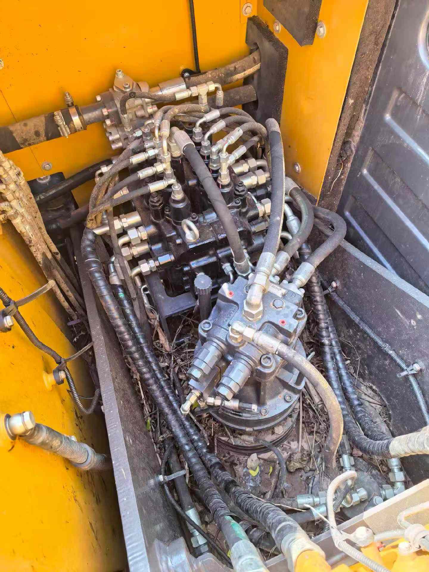 Buy XCMG XE135B Used Excavator / 6