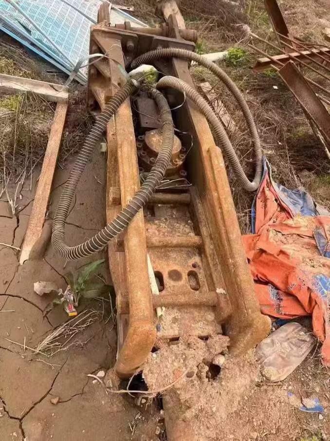 Buy Kato 820-3SP Used Excavator / 7