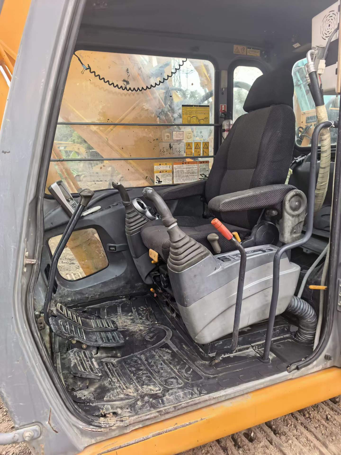 Buy Kato HD1023R Used Excavator / 8