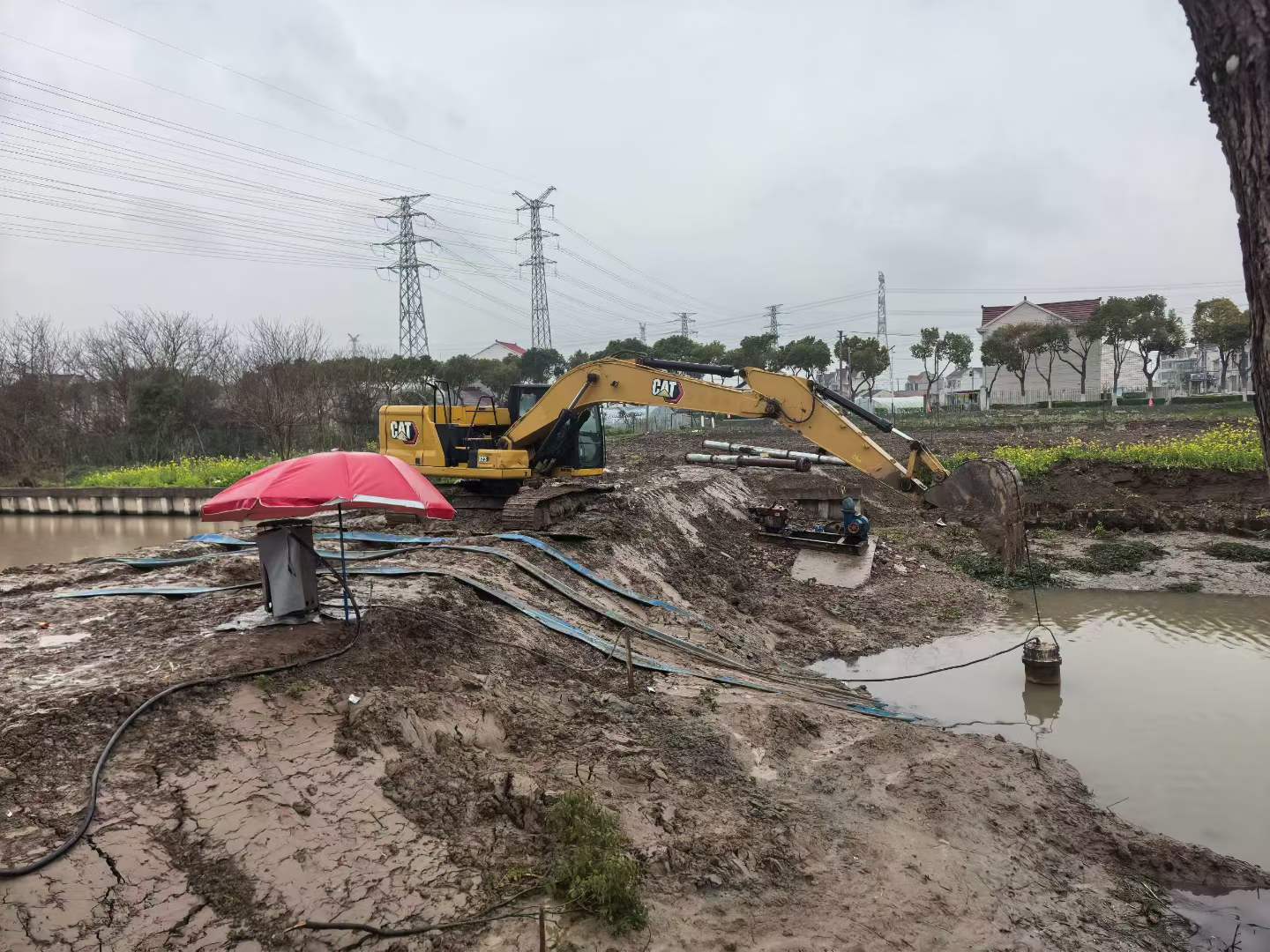 Buy Caterpillar 323 Used Excavator / 9