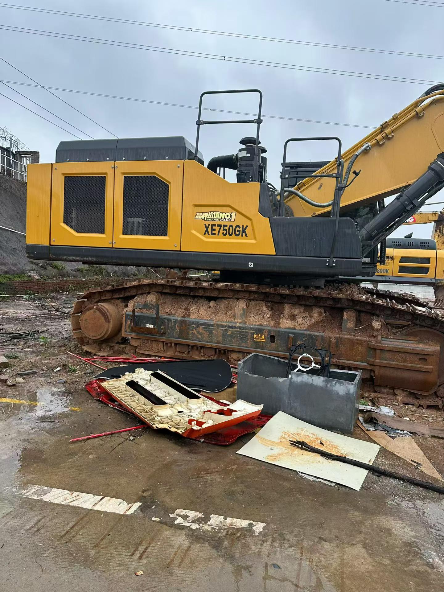 Buy XCMG XE650DP Used Excavator / 4