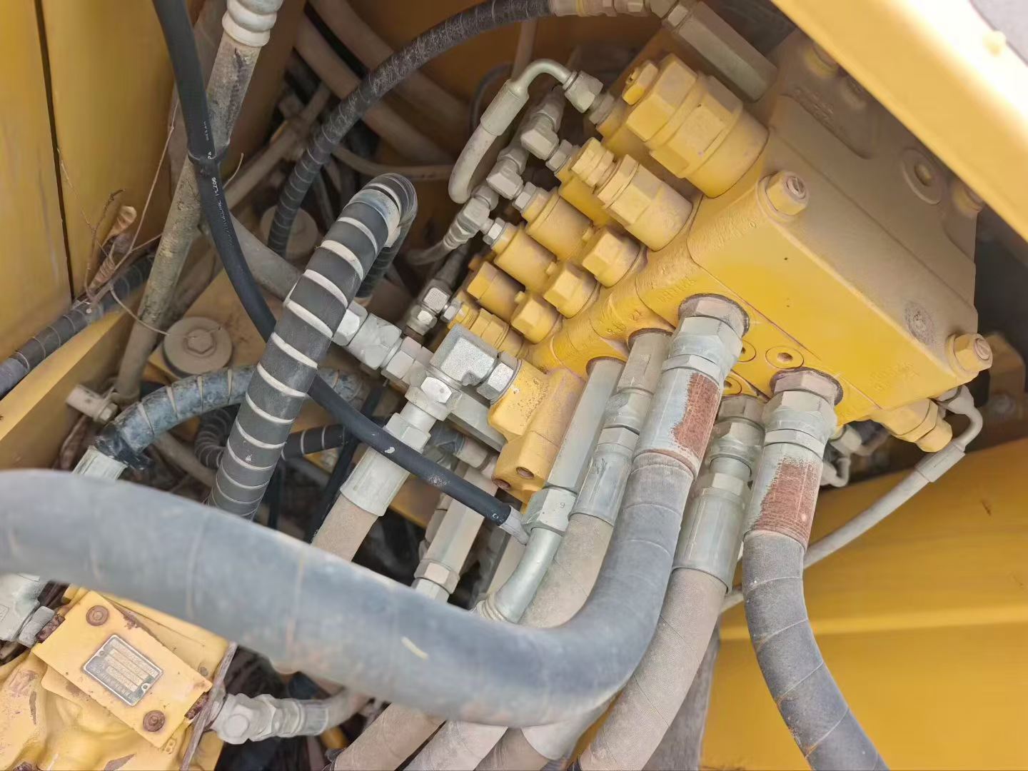 Buy Komatsu PC130-8 Used Excavator / 5