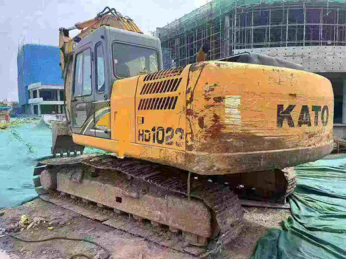 Buy Kato HD1023 Used Excavator / 2
