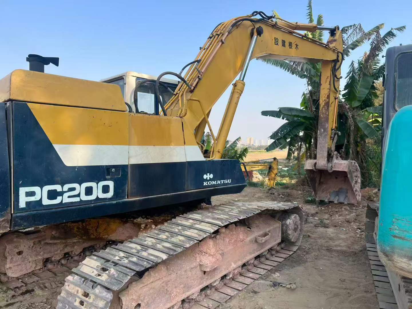 Buy Komatsu PC200-5 Used Excavator / 2