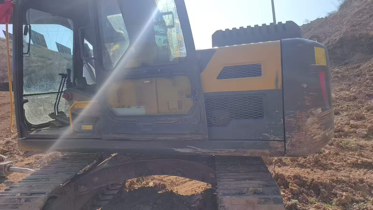 Buy Volvo L120E Used Excavator / 3