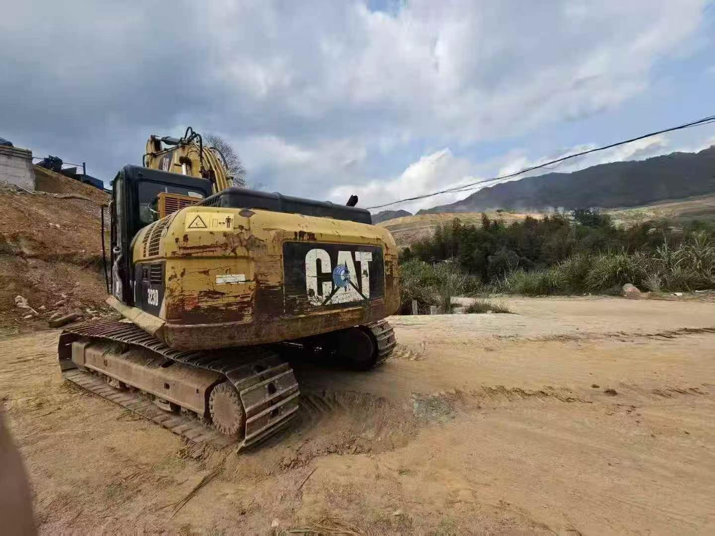 Buy Caterpillar 323DL Used Excavator / 2