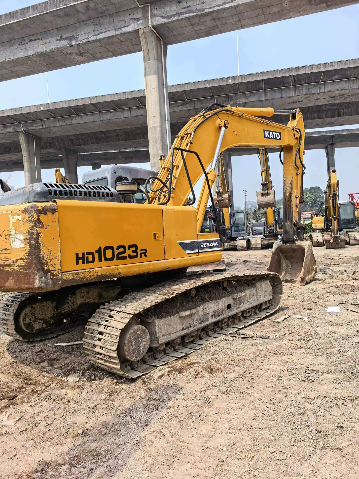 Buy Kato HD1023R Used Excavator / 4