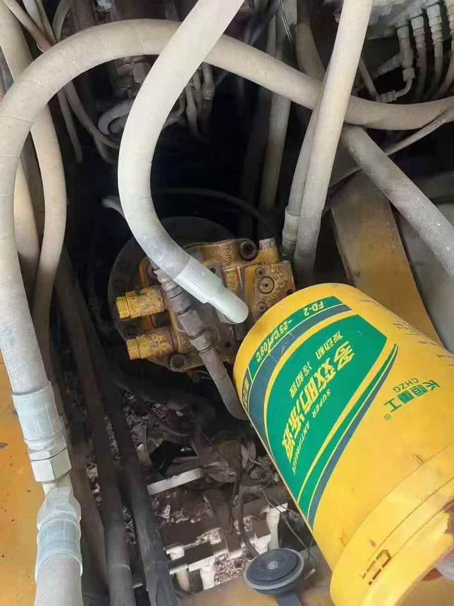 Buy Kato 820-3SP Used Excavator / 8