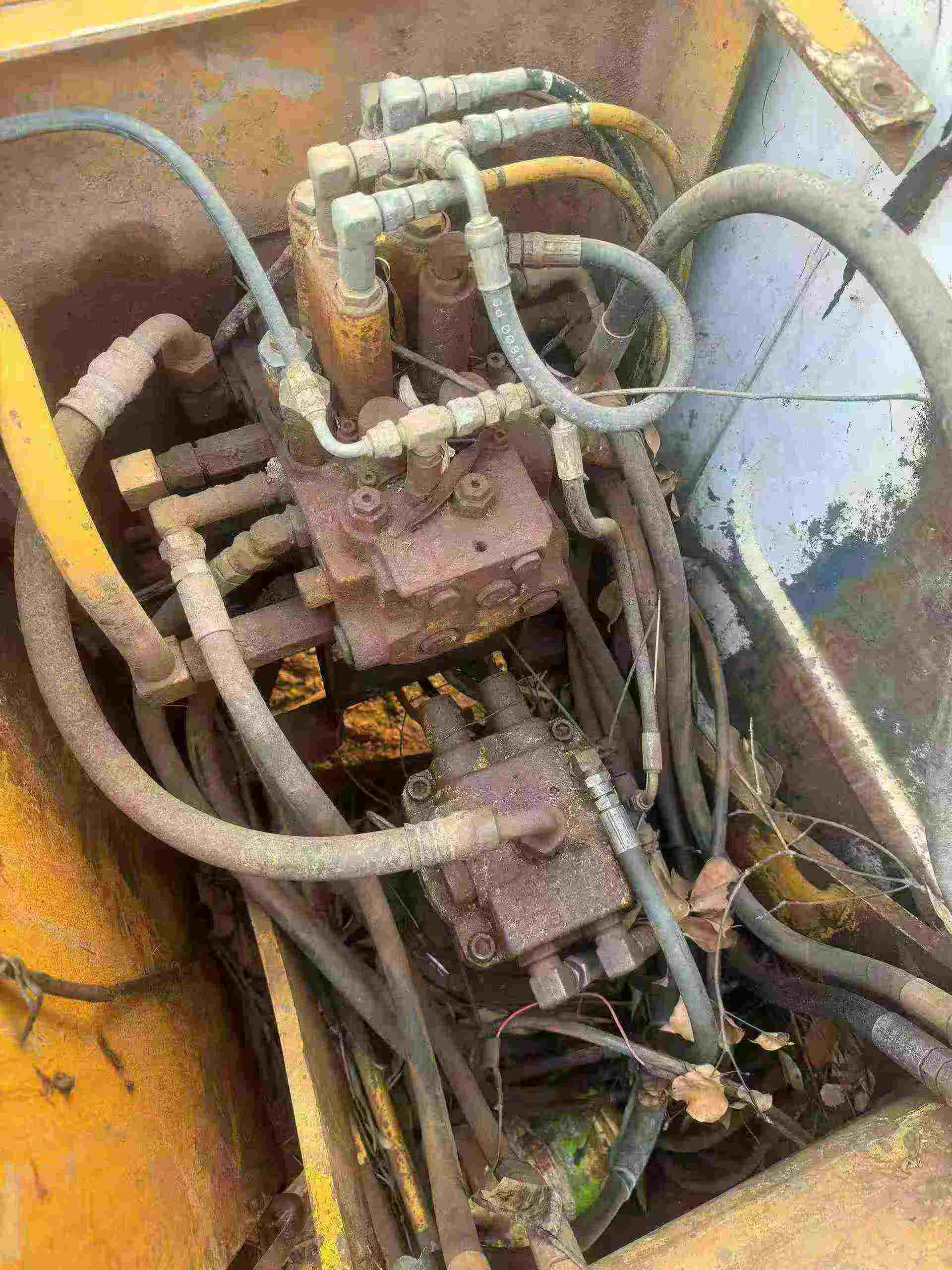 Buy Kato HD250 Used Excavator / 4