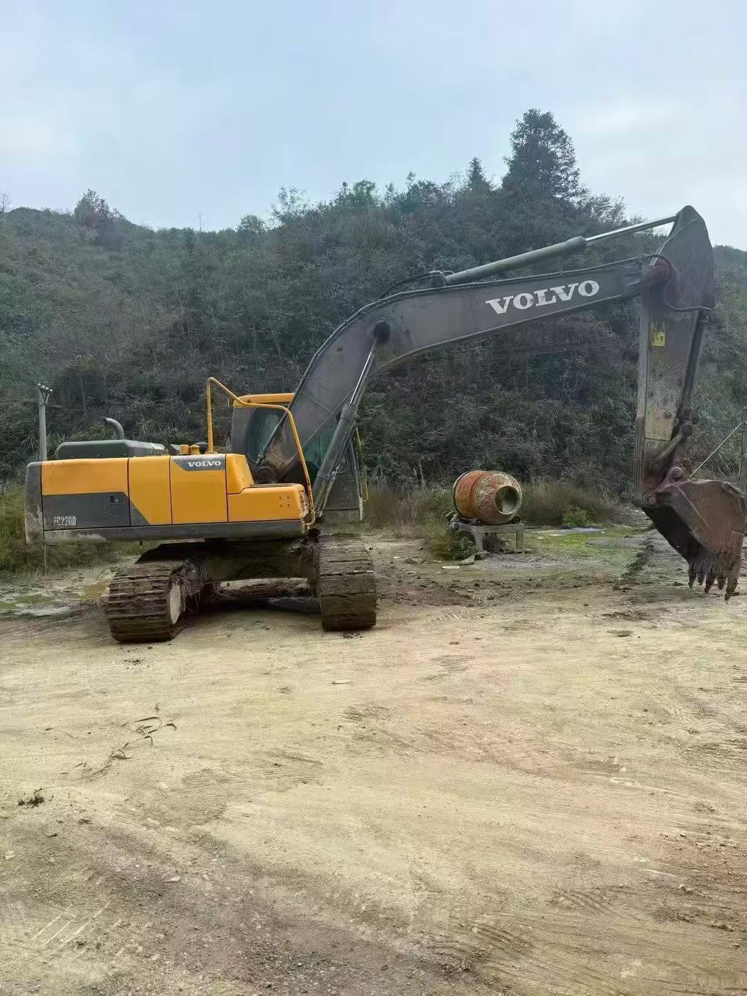 Buy Volvo EC200 Used Excavator / 5