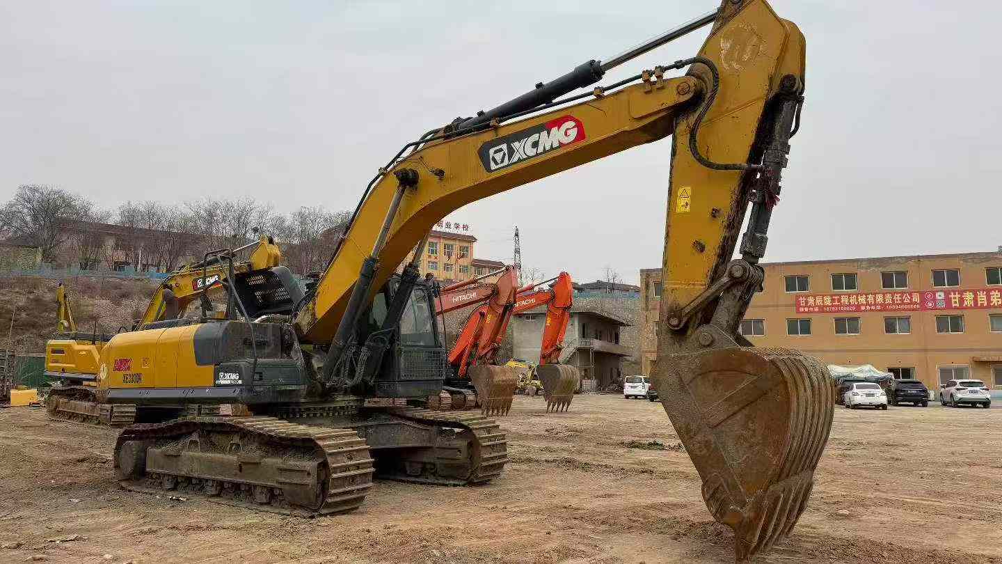 Buy XCMG XE380K Used Excavator / 2