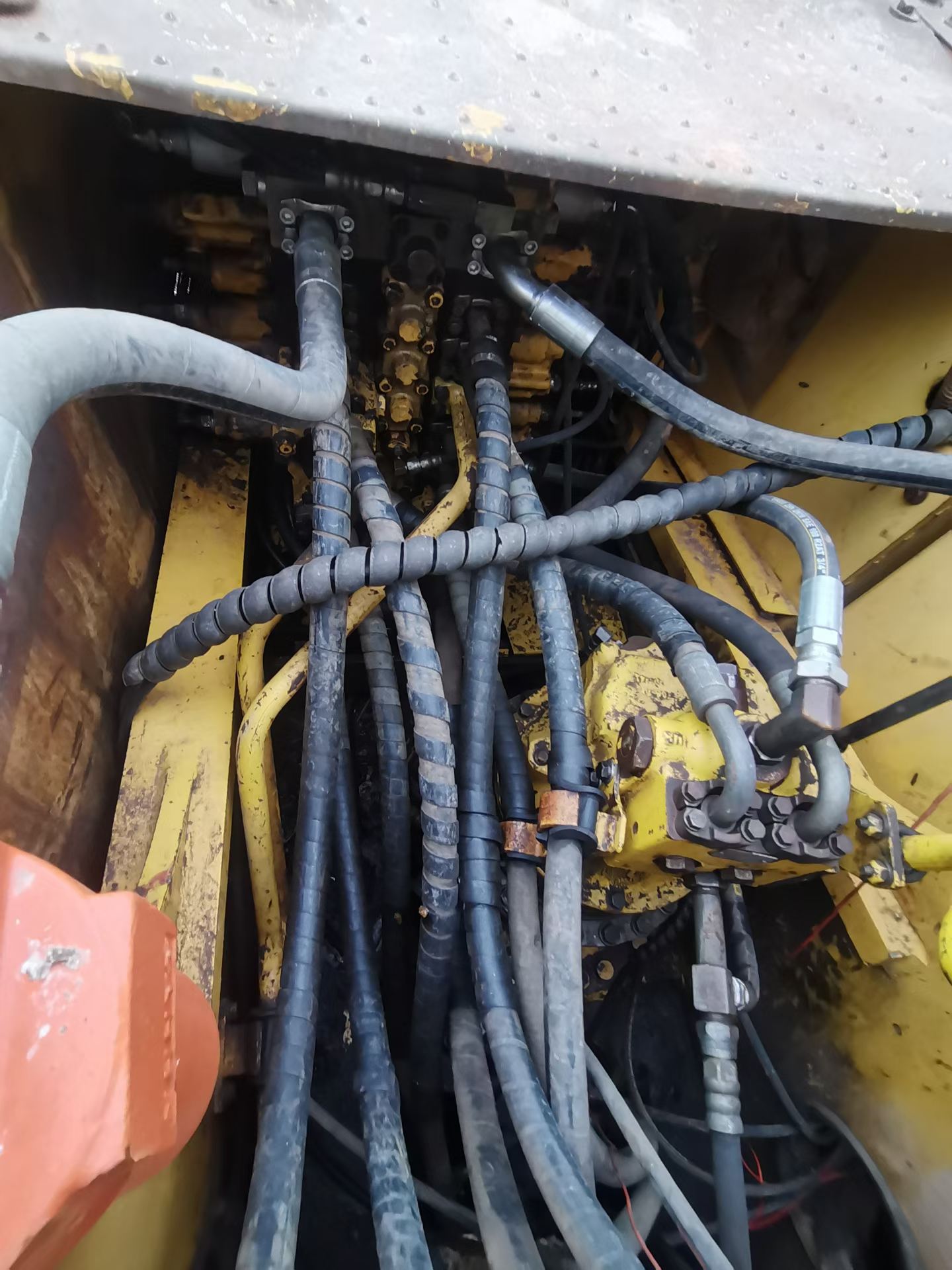 Buy Komatsu PC240-6 Used Excavator / 5