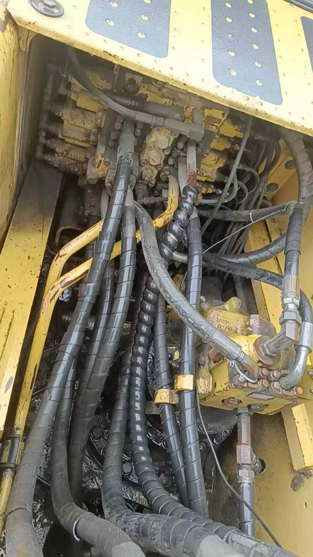 Buy Komatsu PC240-6 Used Excavator / 5