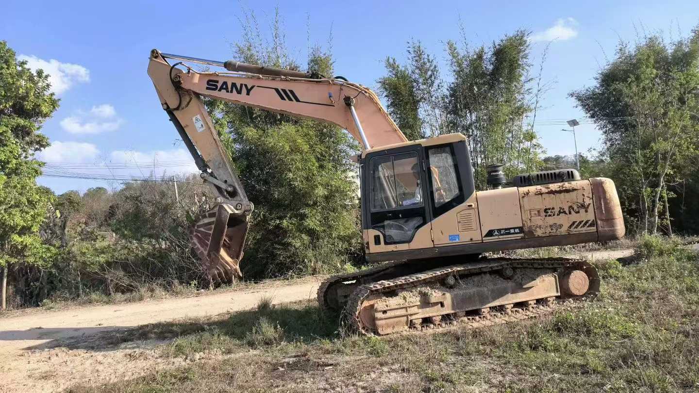 Buy Sany SY215C-8 Used Excavator / 2
