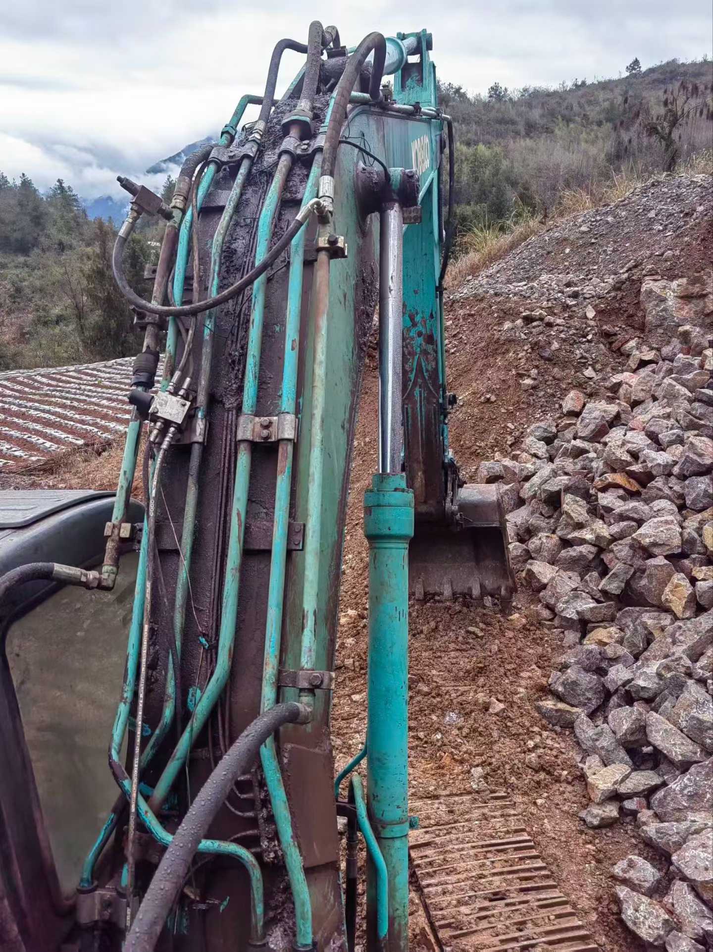 Buy Kobelco SK210 Used Excavator / 5