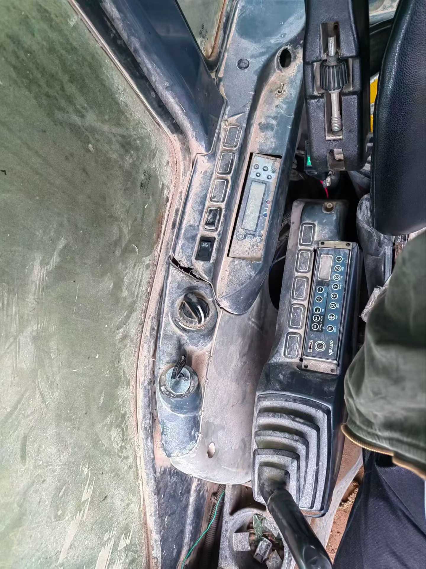 Buy Kobelco SK210 Used Excavator / 4