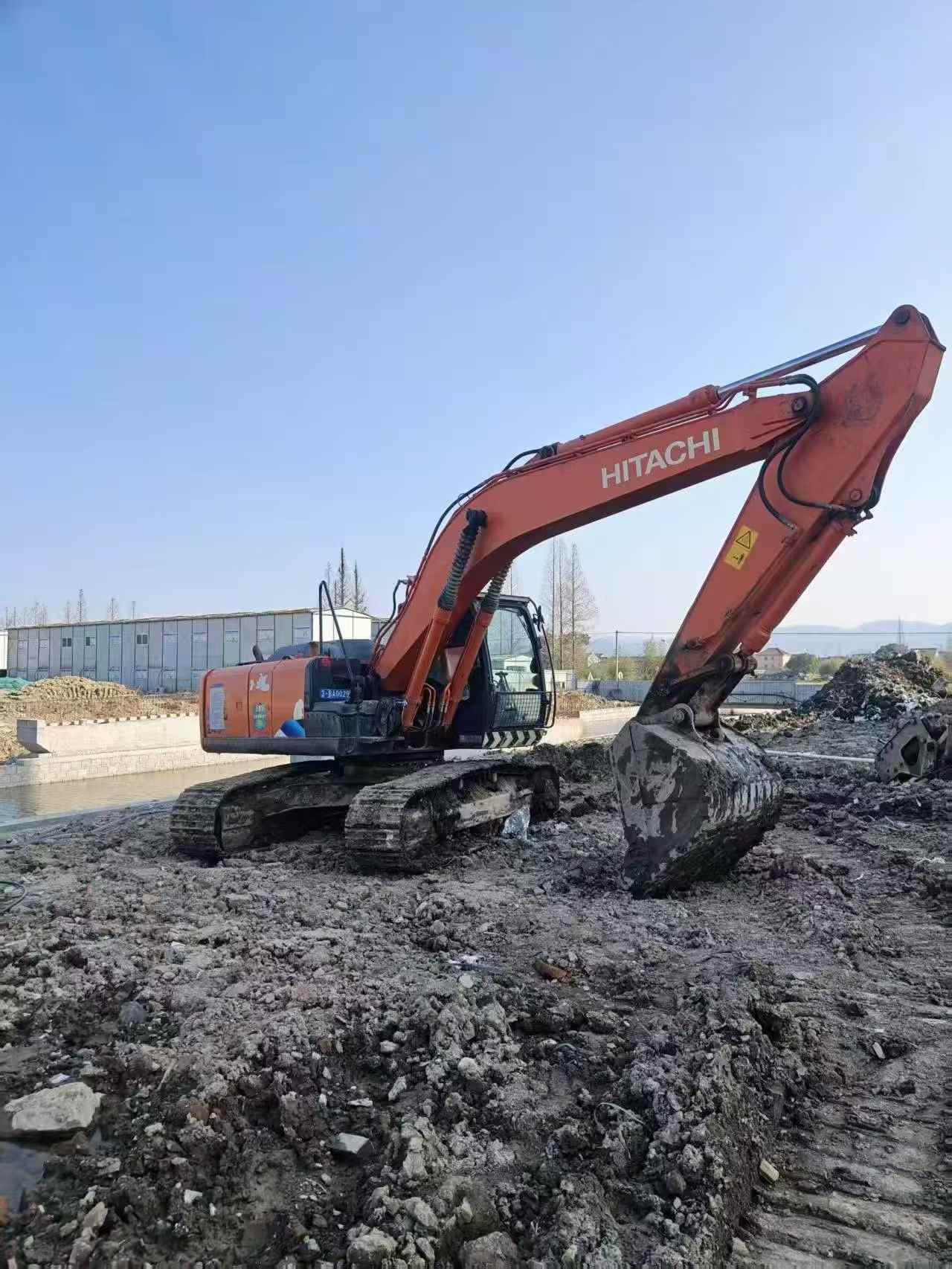 Buy Hitachi ZH200-5A Used Excavator / 2