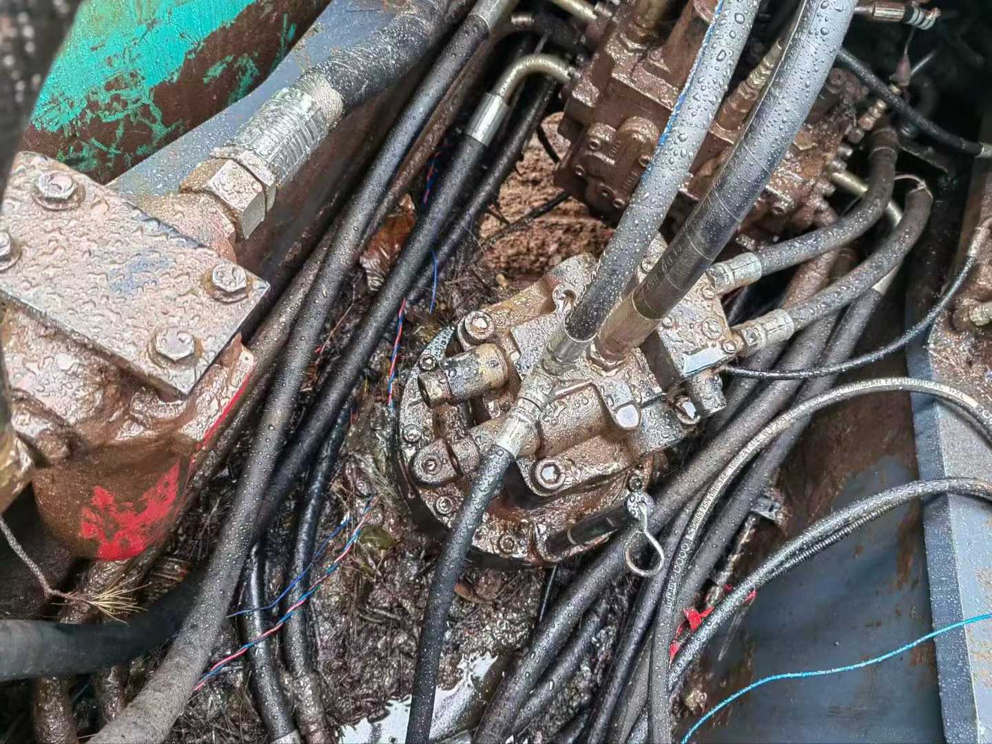 Buy Kobelco SK210 Used Excavator / 6