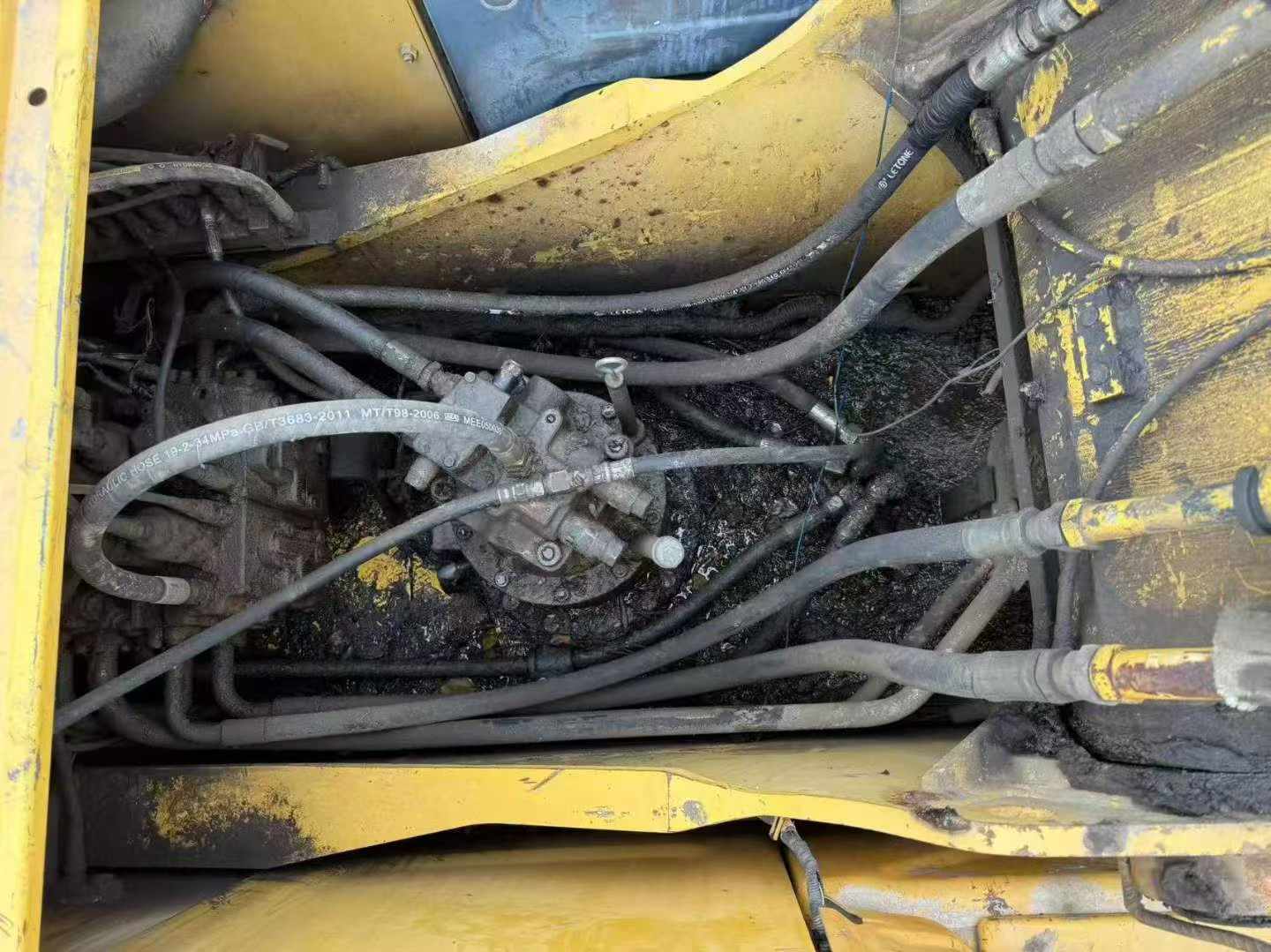 Buy Kobelco SK200 Used Excavator / 8