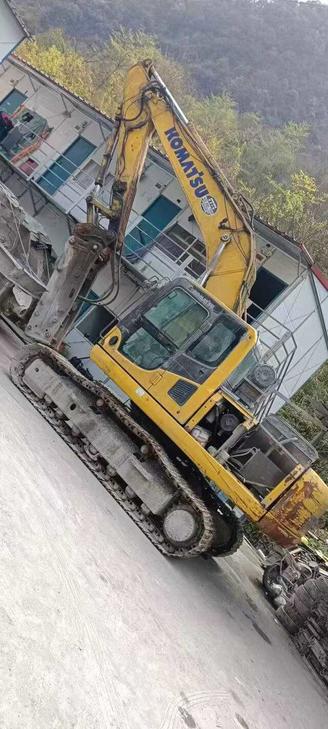 Buy Komatsu PC200-8M0 Used Excavator / 1