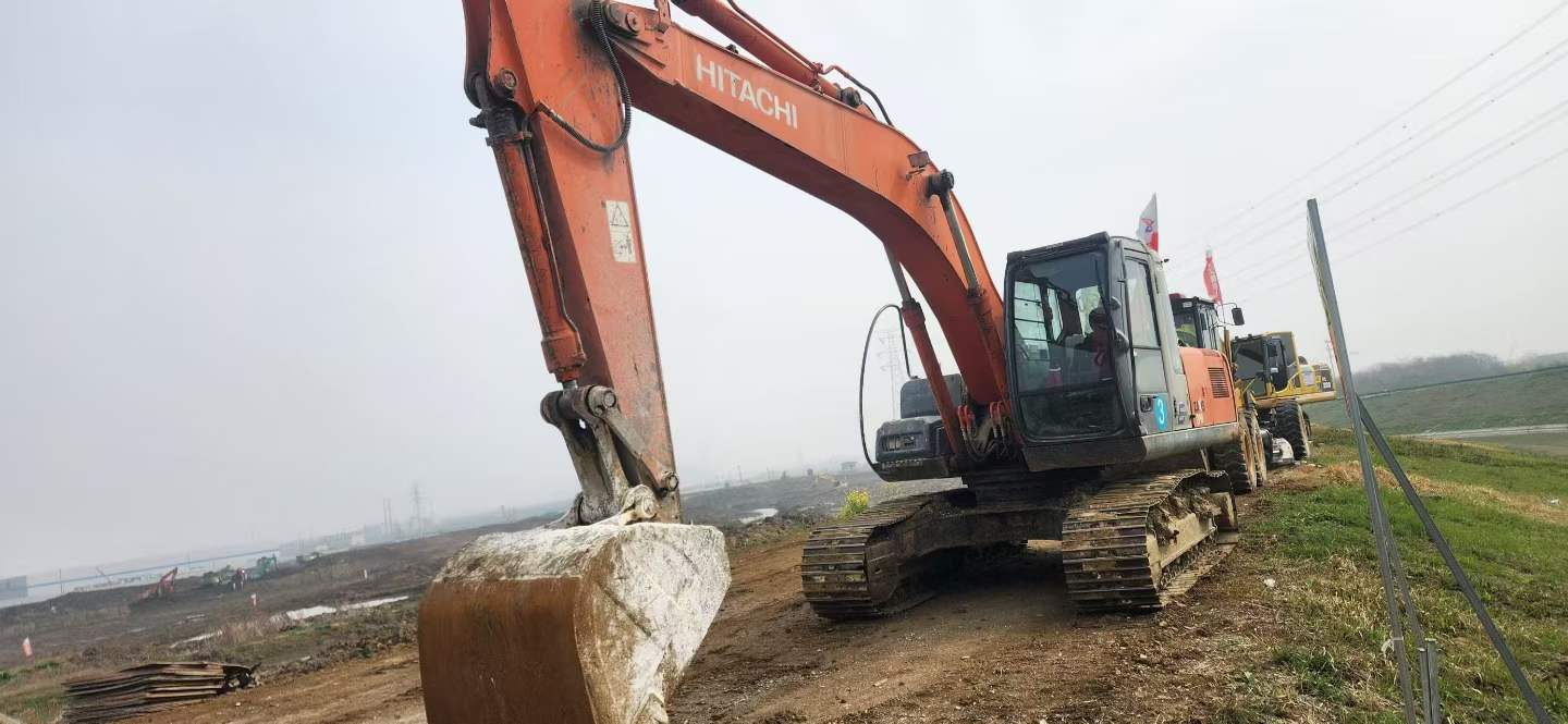 Buy Hitachi EX200-3 Used Excavator / 5