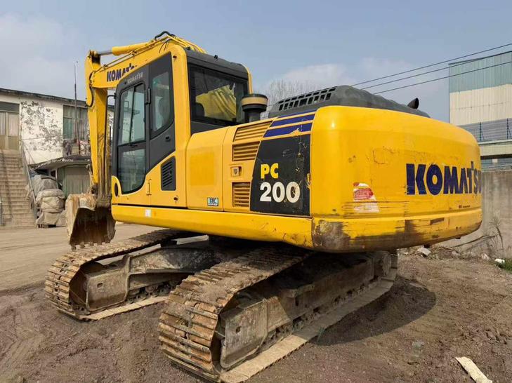 Buy Komatsu PC200-8M0 Used Excavator / 1