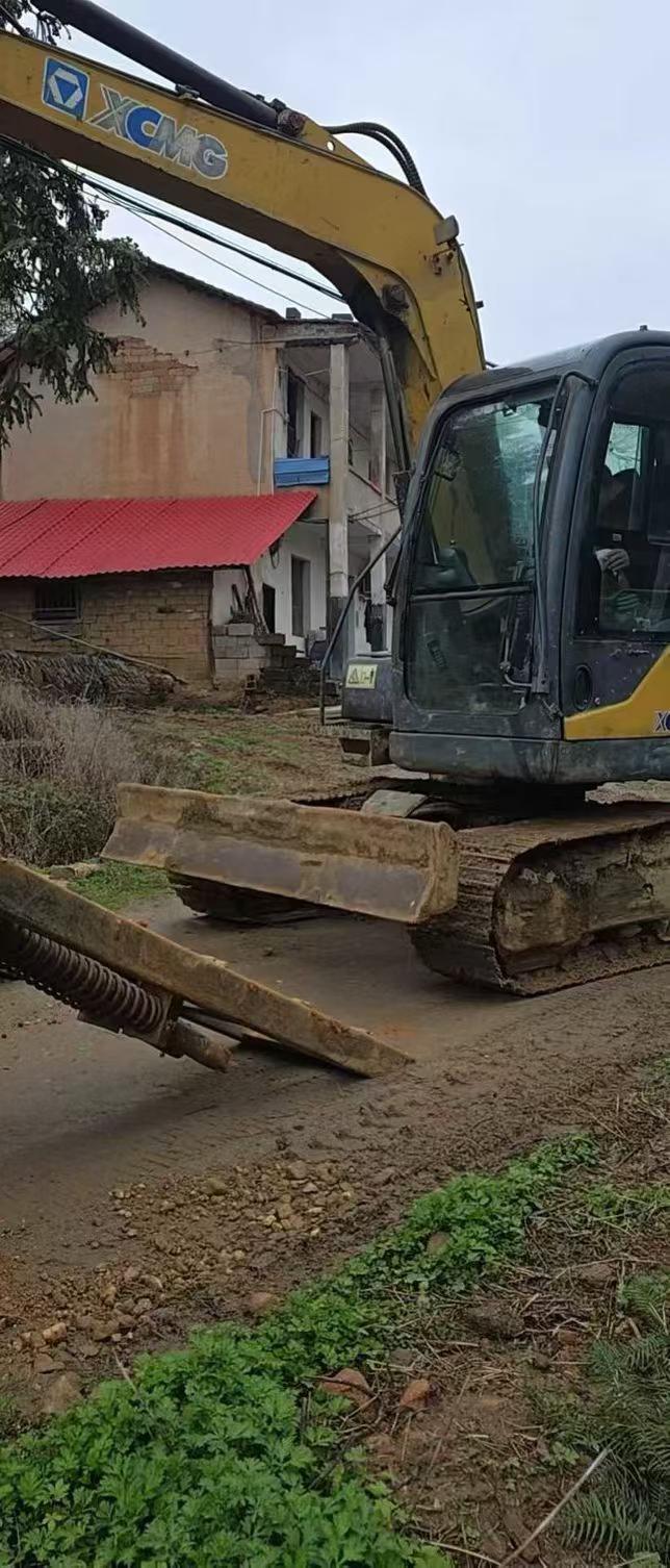 Buy XCMG XE15 Used Excavator / 2