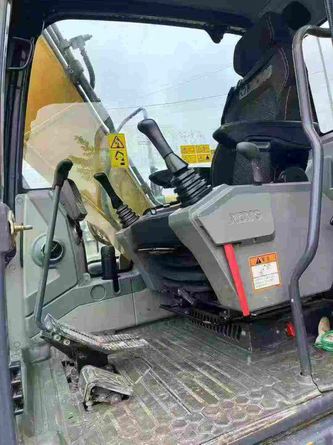 Buy XCMG XE135B Used Excavator / 8