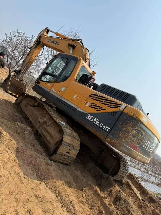 Buy Hyundai R305LC-7 Used Excavator / 1