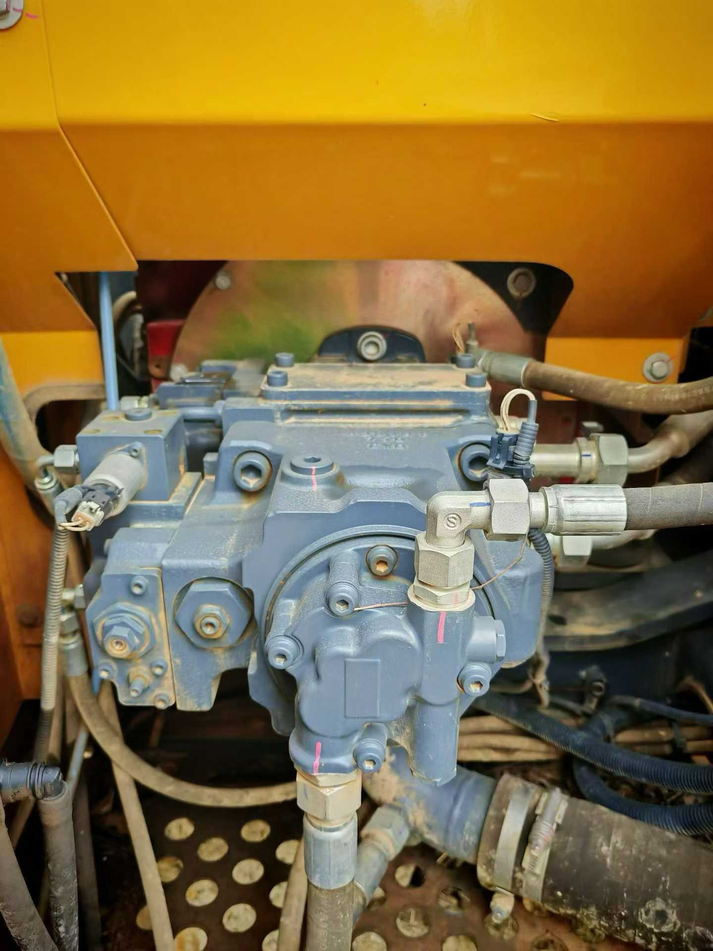 Buy XCMG XE135D Used Excavator / 6