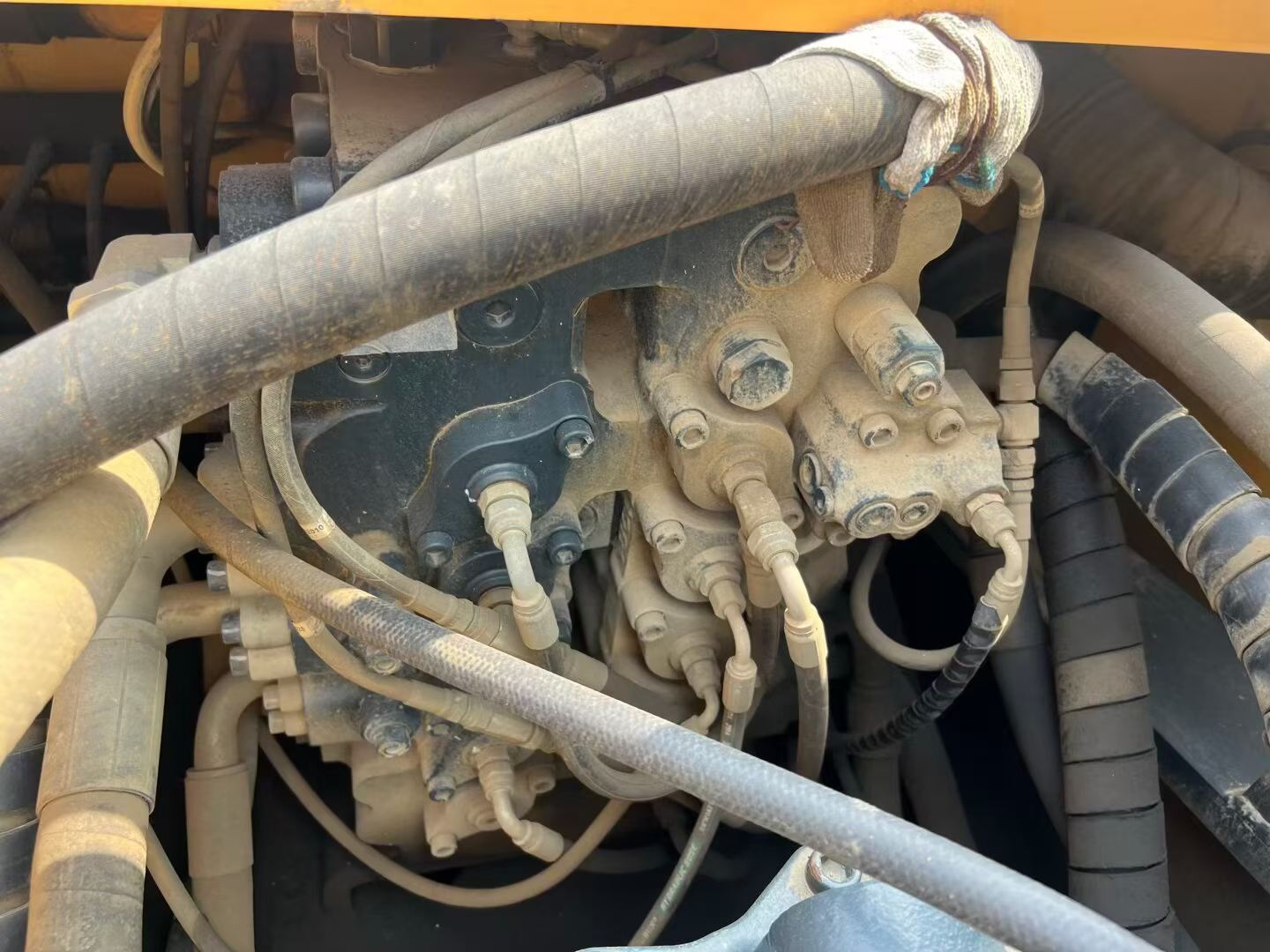 Buy Hyundai R385LVS Used Excavator / 6