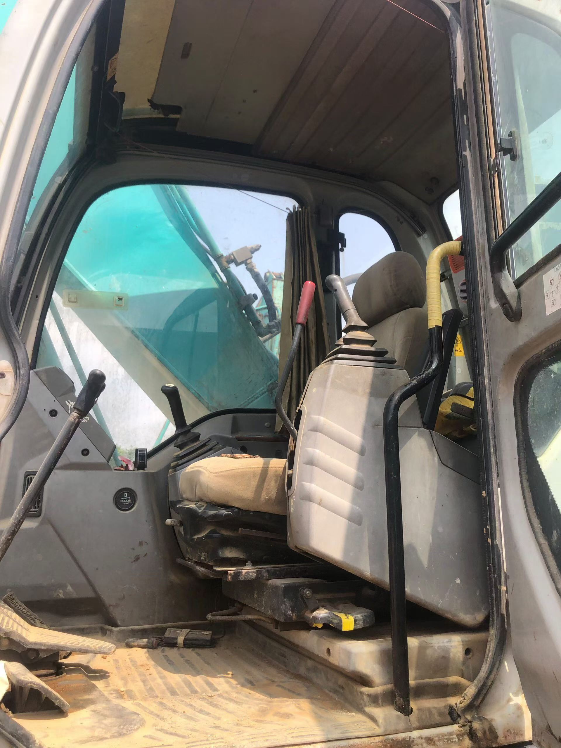 Buy Kobelco SK200-2 Used Excavator / 6