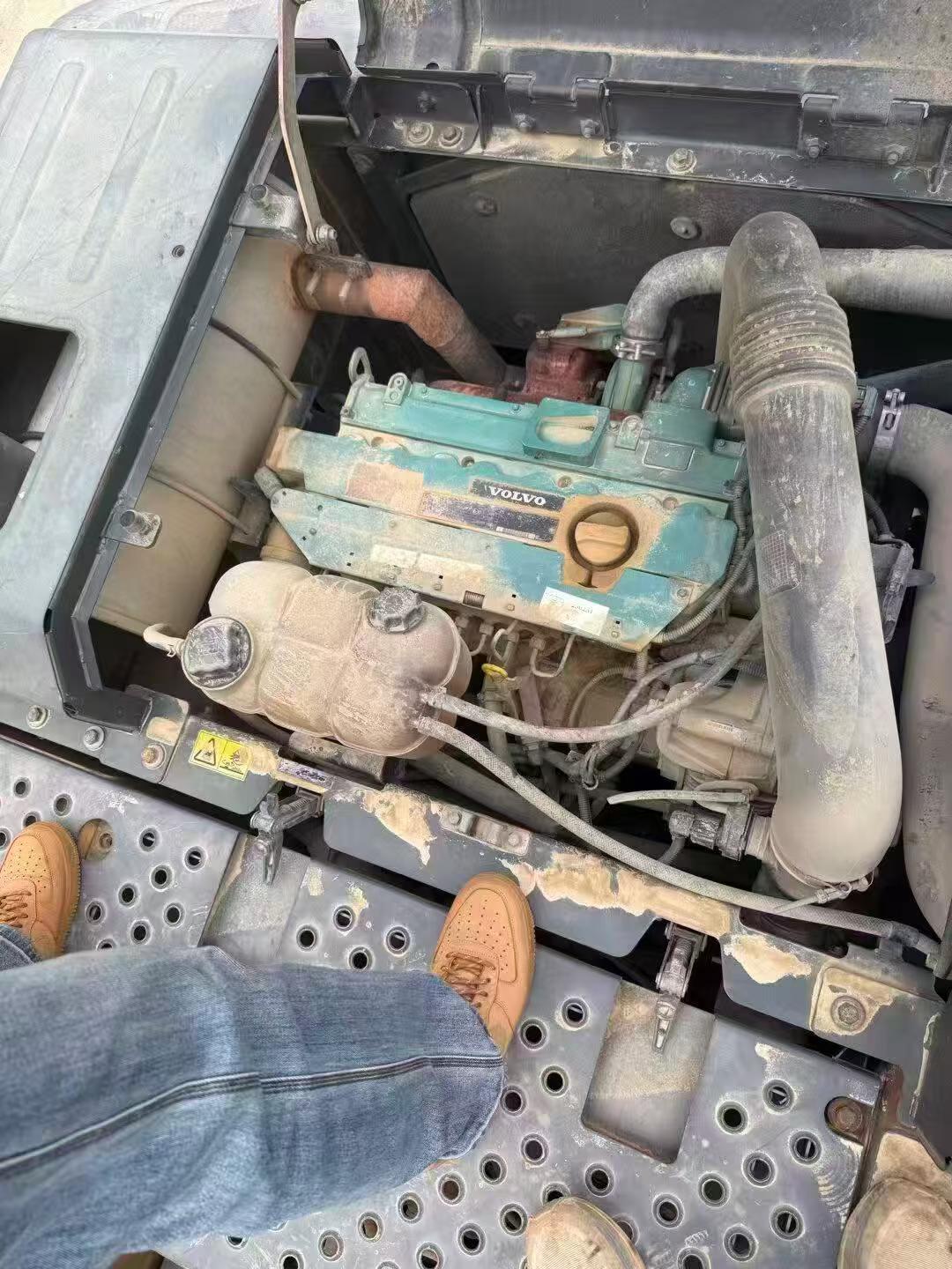 Buy Volvo EC200 Used Excavator / 3