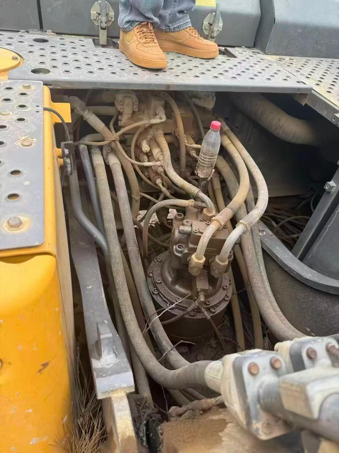 Buy Volvo EC200 Used Excavator / 4