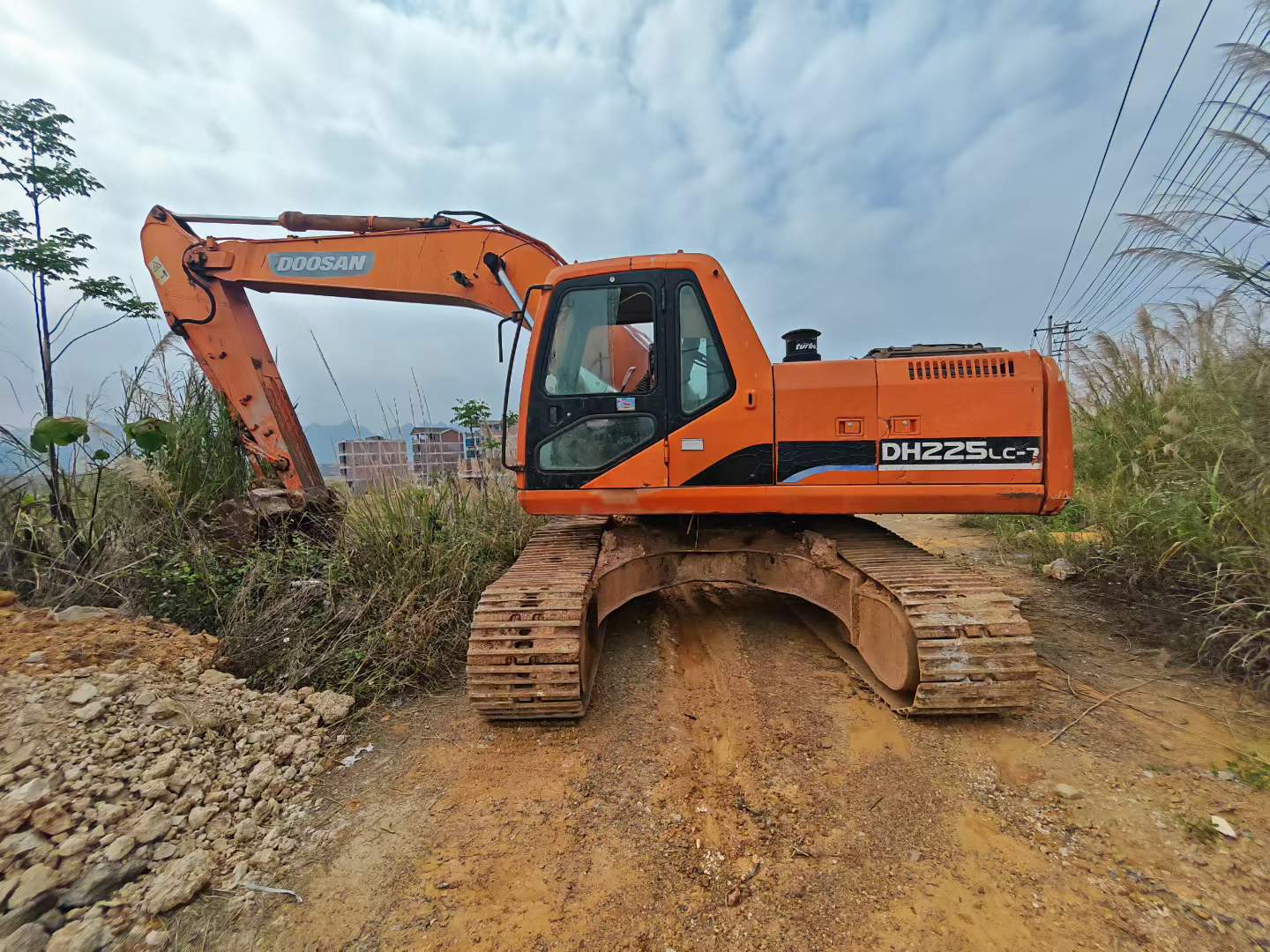 Buy Doosan DH225-7 Used Excavator / 9