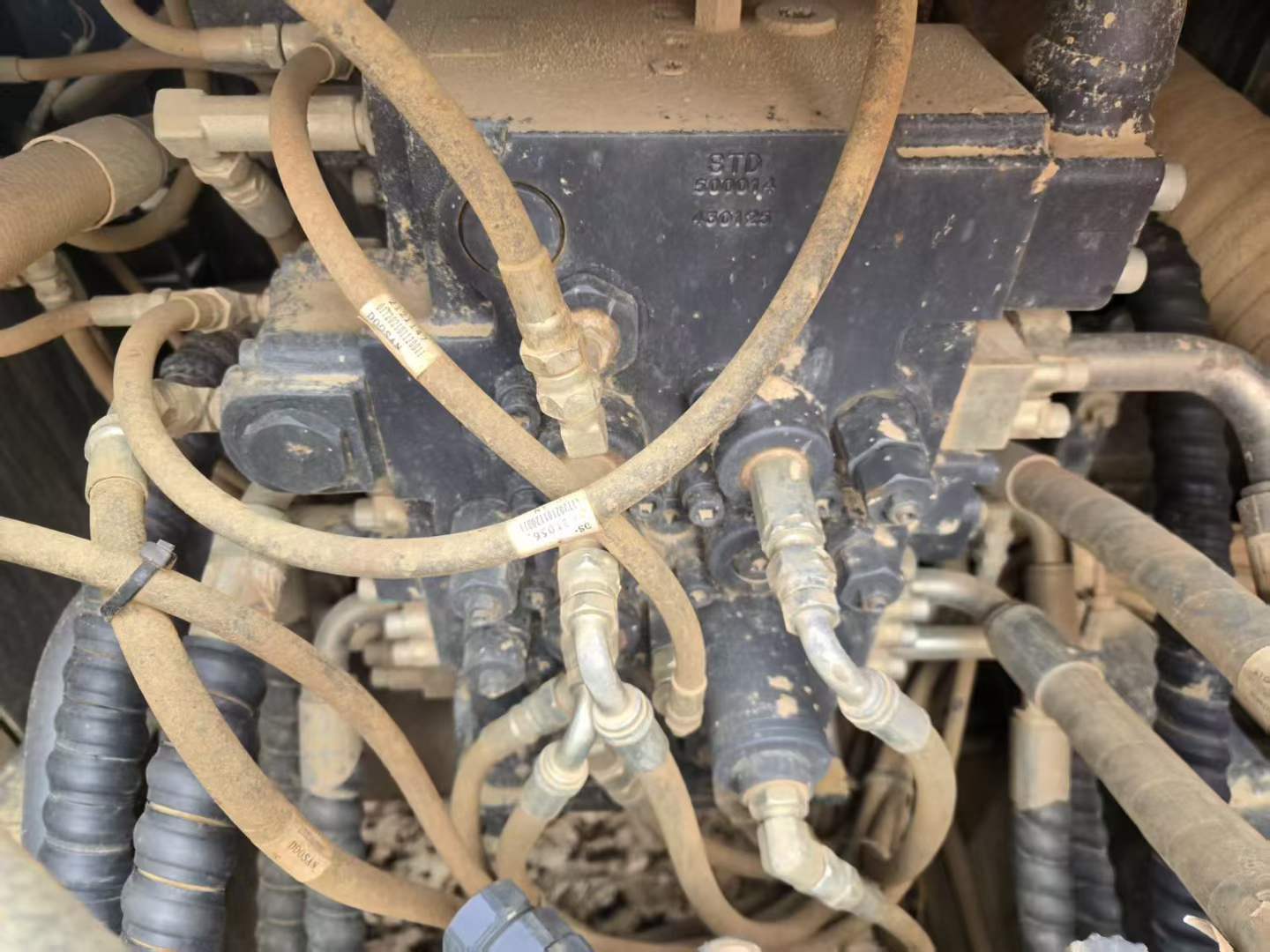 Buy Doosan DH215-7 Used Excavator / 2