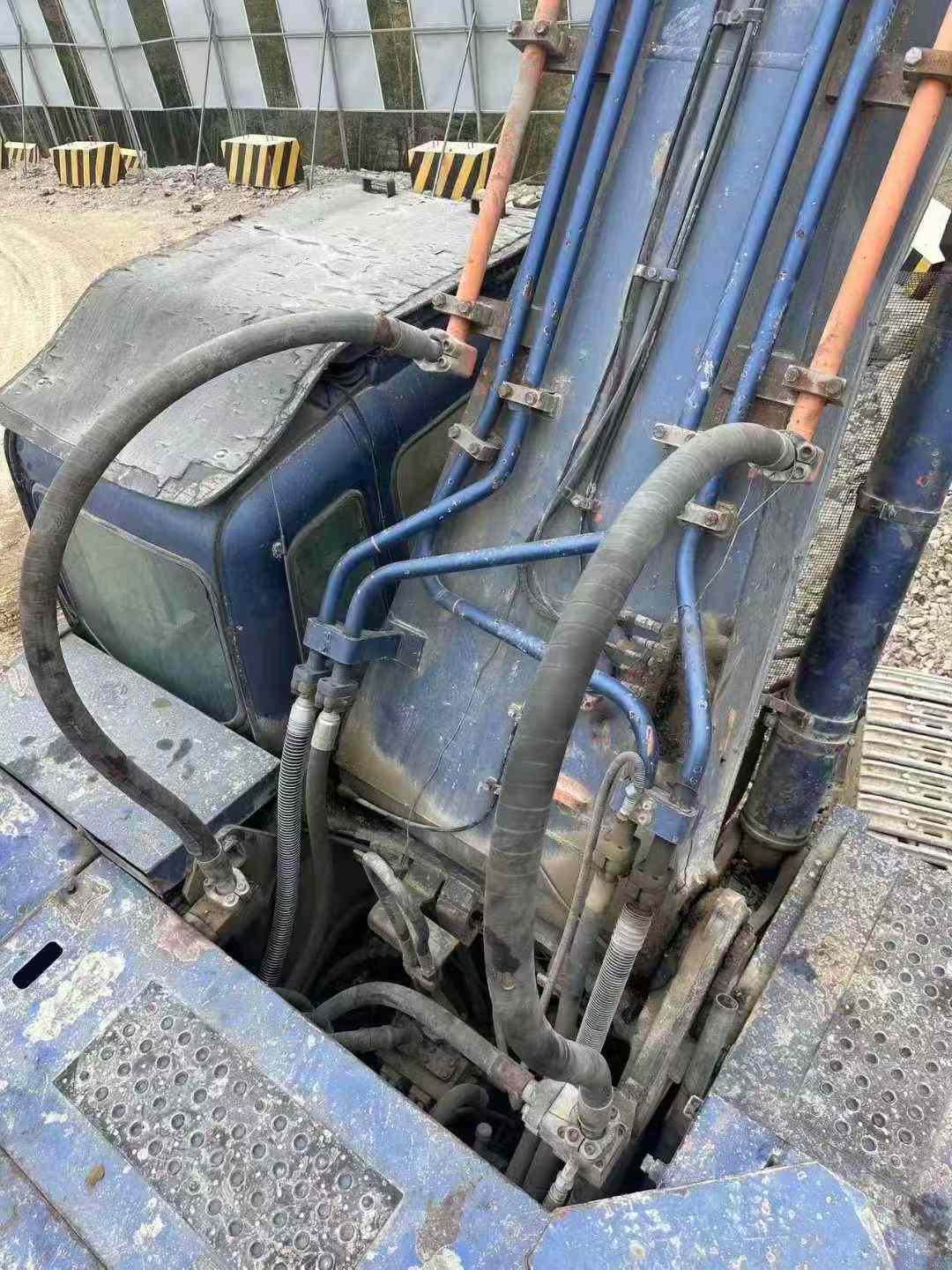 Buy Hitachi ZX650LC-3 Used Excavator / 8