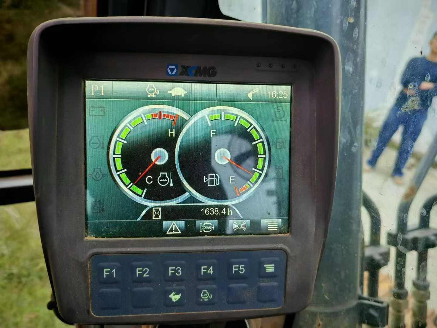 Buy XCMG XE135D Used Excavator / 4