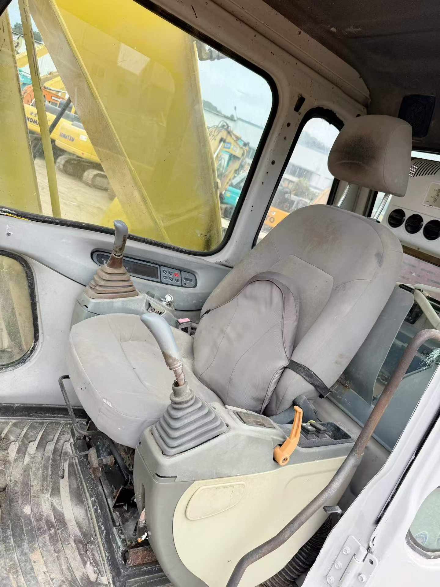 Buy Sumitomo SH200-2 Used Excavator / 3