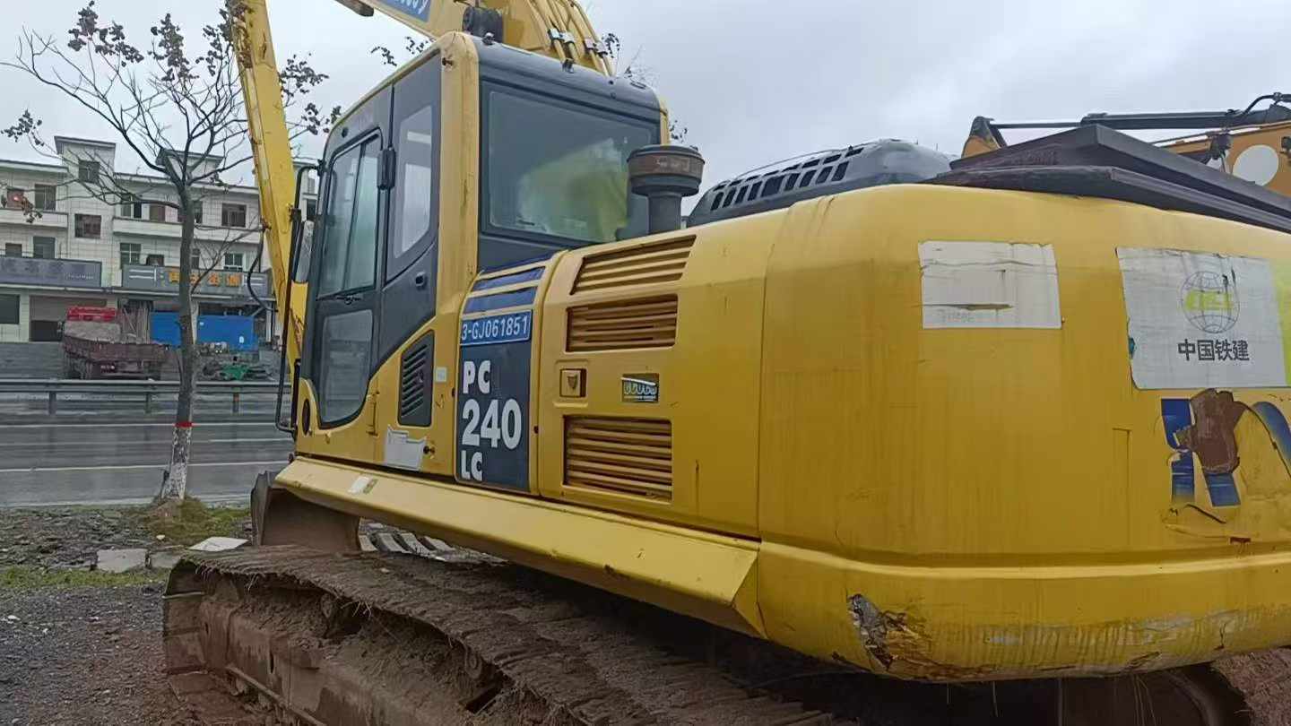 Buy Komatsu PC240-6 Used Excavator / 8
