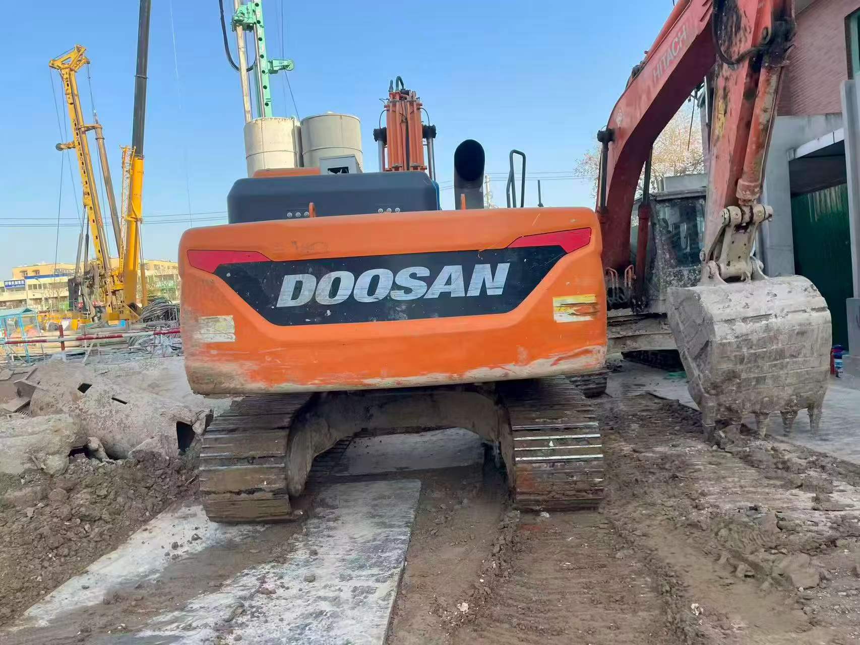 Buy Doosan DH200-3 Used Excavator / 7